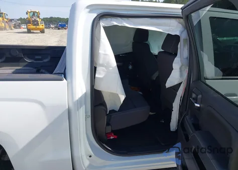 2018 Chevrolet Silverado 1500 1Lt z USA, uszkodzony, nr VIN 3GCUCRER5JG349155